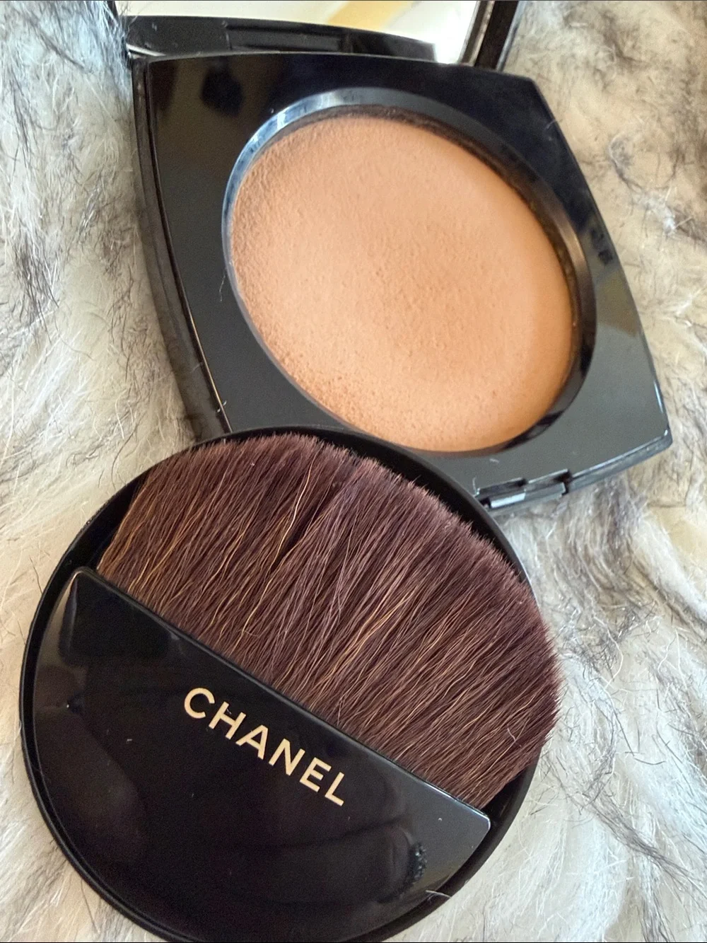 CHANEL Les beiges glow sheer powder B50